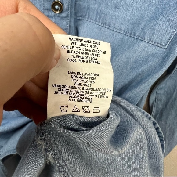 GB Gianni Bini Split Back Chambray Tunic - Picture 7 of 7